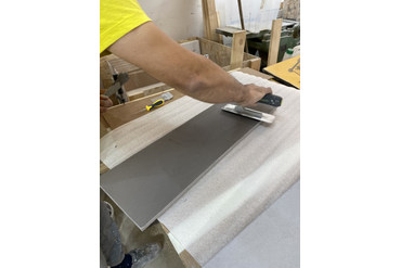 Нанесение микроцемента.