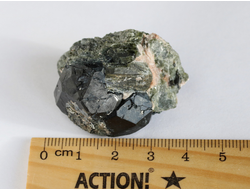 Шпинель черная на породе, Россия, Якутия (39*29*22 мм, 38 г) №18219