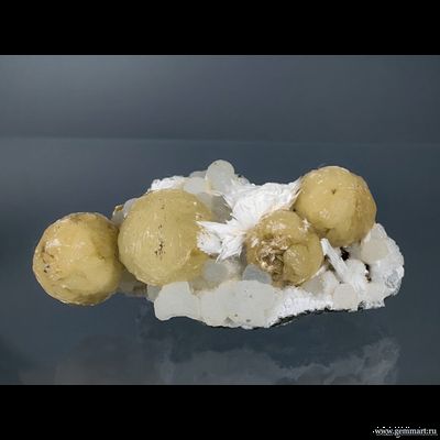 Стильбит, морденит, пренит. Индия. 60*38*24мм