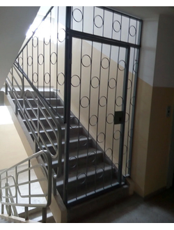 Металлические решетчатые тамбурные двери для технических и подъездных помещений