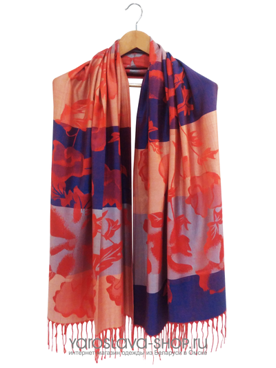 Палантин красный с серо-синими цветами и бахромой