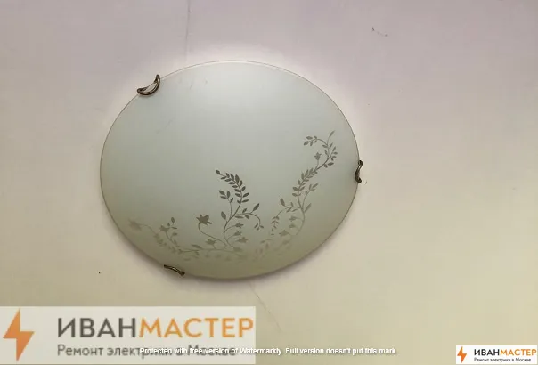 Установка люстры на потолке