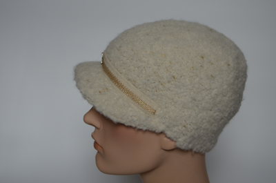 Пушистая женская кепка жокейка Vizio Италия 7006 VOK белая