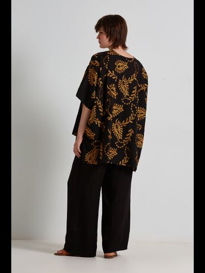 Блуза легкая черного цвета с золотой вышивкой