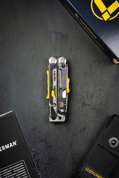 Leatherman Signal с чехлом на кнопке