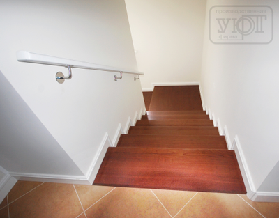 л-25. ступени - массив бука. подступёнок - мдф под эмалью