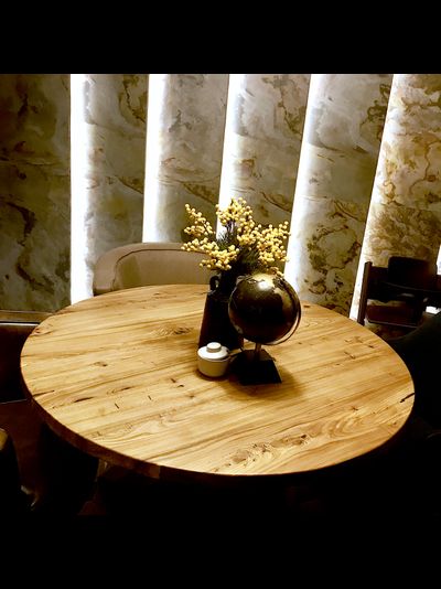 круглый стол из слэбов карагача