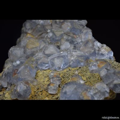 Флюорит- друза фантомных голубых кристаллов с пиритом на породе