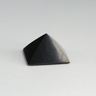 Пирамида из шунгита полированная  20-25мм 250 р ,  28-33мм  250 р  ,    4 см -350 р ,  5 см - 450 р,    8 см-800 р,