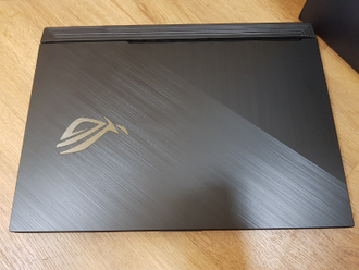 ASUS ROG STRIX G17 G712LV-EV049T ( 17.3 FHD IPS 144Hz I7-10875H RTX2060(6Gb) 16Gb SSD 1Tb )