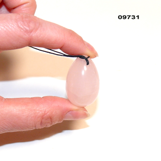 Розовый кварц натуральный (яйцо) арт.09731: с отв. ~17,2г ~30*20мм