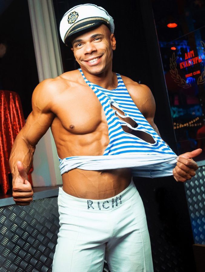 Заказать мужской стриптиз в Москве