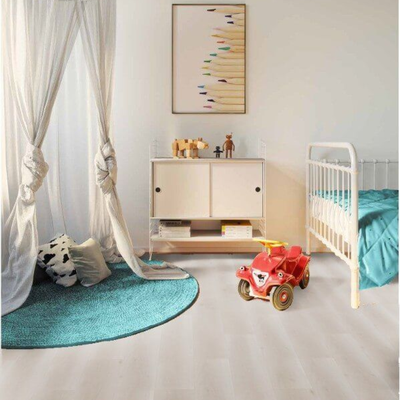 Декор ламината Wineo Дуб Премиум Белый LA164XXLV4 в интерьере детской комнаты