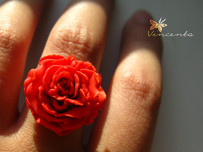 Летнее кольцо в виде алой розы - "Волшебная роза с капельками росы"