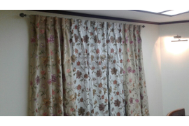 Шторы в комнату отдыха из двухсторонней ткани.