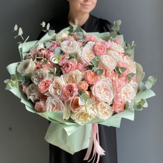 БУКЕТ ИЗ НЕЖНЫХ ПИОНОВИДНЫХ РОЗ - ( АРТ. М16)