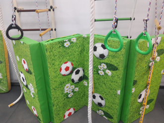 Мат гимнастический 2х1х0.1м складной 4 раза расцветка "Футбольные мячи"