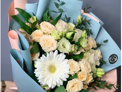 Букет с герберой и кустовой розой "Ароматный сон"