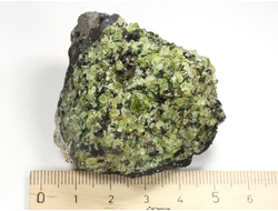 Хризолит (Перидот, Оливин), кристаллы на породе, США (52*46*30 мм, 107 г) №38098