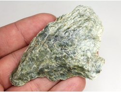 Серпентин, необработанный, дикий образец, Россия, КЧР, Урупский район (48*45*10 мм, 24 г) №37608