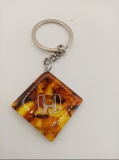 Брелок из натурального янтаря "Honda"
