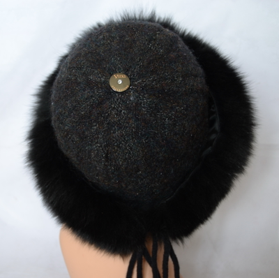 черная вязаная шапка с мехом