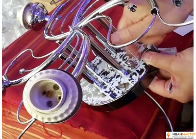 Подключение люстры на потолке в квартире в Москве ИВАНМАСТЕР