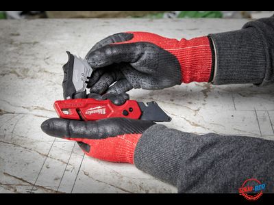 Нож выкидной многофункциональный с хранением лезвия Milwaukee FASTBACK 4932471358