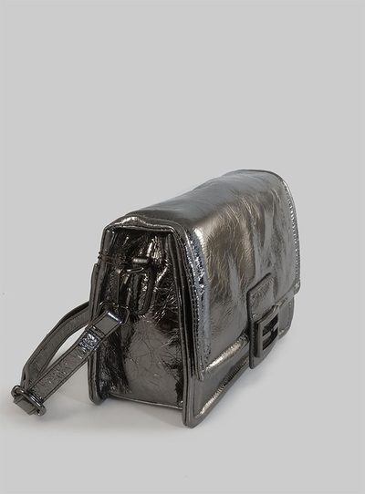 (АРТИКУЛ: 10059/0/5) СУМКА ЖЕНСКАЯ, НЕБОЛЬШАЯ, НАТУРАЛЬНАЯ КОЖА, ЦВЕТ "СЕРЕБРО" С СИЛЬНЫМ БЛЕСКОМ, С ПЛЕЧЕВЫМ РЕМНЕМ