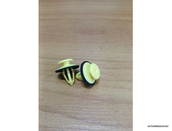 Пистон обивки двери Лада Приора (с уплотнением) Завод Китай (цена за 50 шт.)