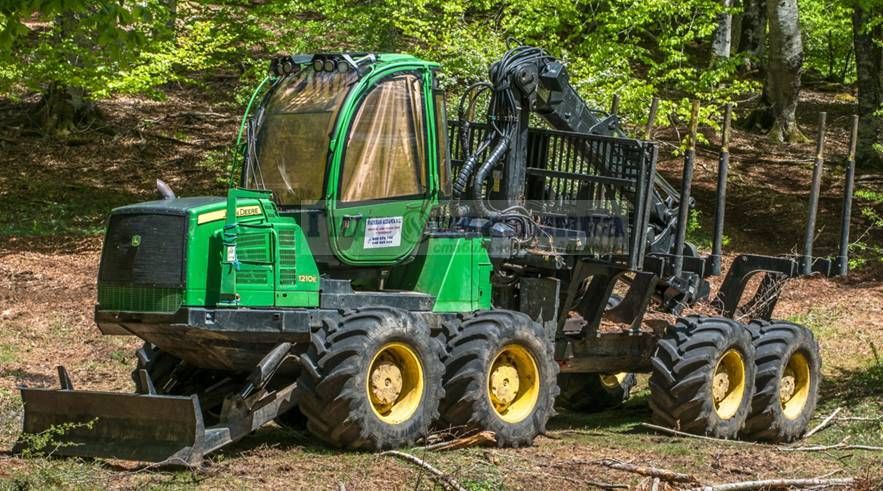 Лесозаготовительный трактор производства Timberjack/John Deere 1210E с набором уплотнений F073914