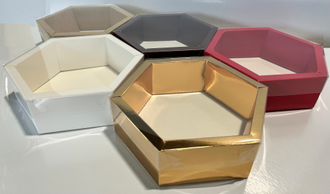 Коробка шестигранник с пластиковой крышкой белая, 23*23*6 см