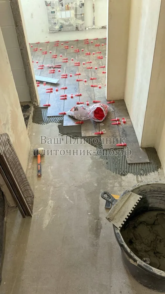 Укладка керамогранита на пол