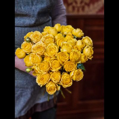 Кустовая роза Россия 40 см 15 шт