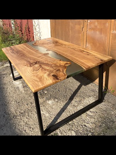 стол река из карагача с прозрачной смолой