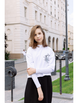 Укороченная футболка с вышивкой