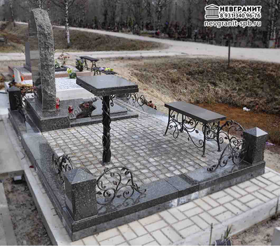 Гранитный комплекс из балтик-грина с цветным портретом 52