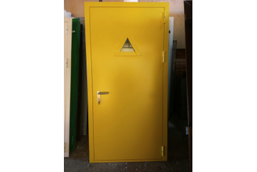 дверь входная с окном треугольник