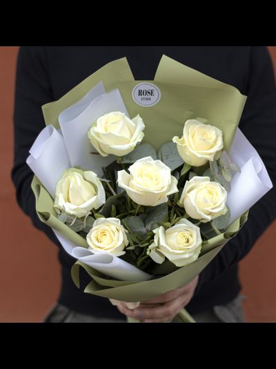 Букет из 7 белых роз