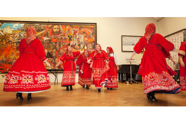 Выступление студии "Русские начала", Каргопольские сарафаны