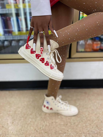 Кеды Converse Play Comme des Garcons высокие белые с сердечками