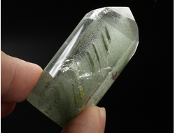 Кварц горный хрусталь с фантомами и хлоритом, кристалл полированный, Бразилия (50*24*18 мм, 35 г) №36850