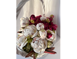 Корзина с пионами из зефира