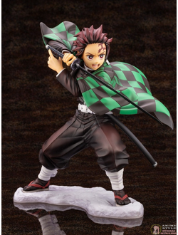 Фигурка 1/8  Тандзиро Камадо (Tanjirou Kamado)