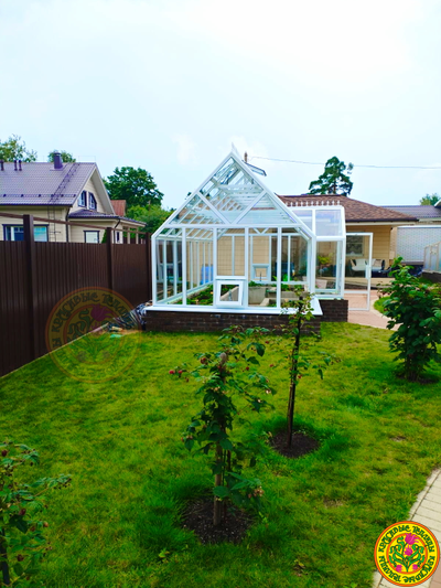 Базовая комплектация теплицы в английском стиле с холлом из стекала и алюминия ЕЛИЗАВЕТА 6000 х 3000 мм