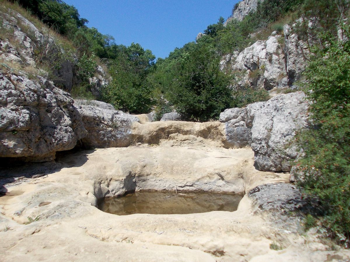 Скельский источник Крым