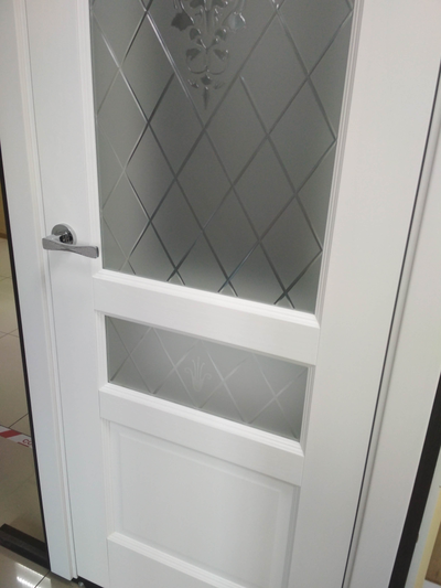 ЛАЙНДОР (УЛЬЯНОВСК)/ МОДЕЛЬ КАЛИНА-К/ НАТУРАЛЬНЫЙ ШПОН ЯСЕНЯ/ ПОЛОТНО ОСТЕКЛЕННОЕ/ ТОН 70 (ТЕКСТУРНАЯ БЕЛАЯ ЭМАЛЬ )