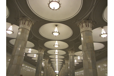 Светильники на станции метро "Киевская" Московского метрополитена