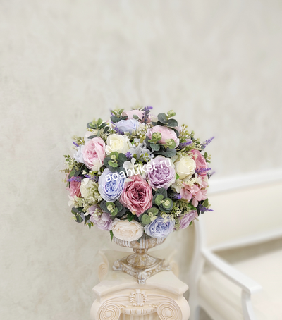 Композиция из искусственных цветов в кубке Флора № КВВ004/Купить на АОАБУКЕТ.ру