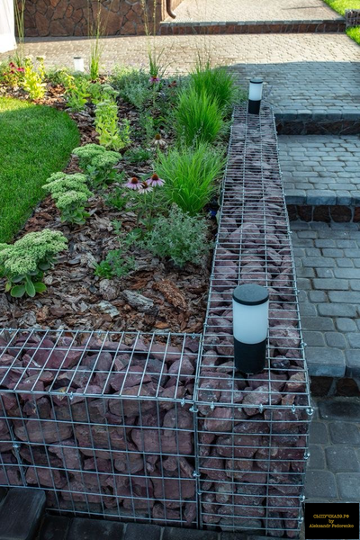 бордовый щебень яшма сургучная